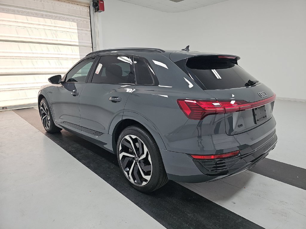 Used 2024 Audi Q8 e-tron Premium Plus w/ Premium Plus Package AWD/4WD image 4