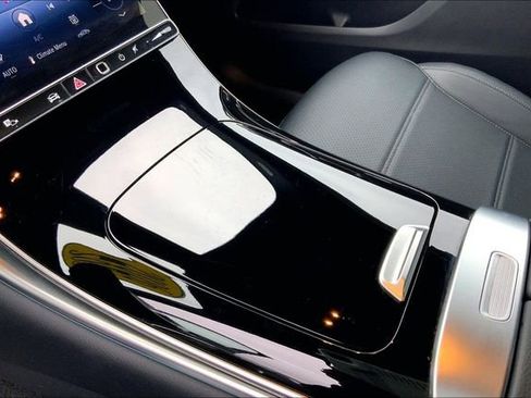 Used 2026 Mercedes-Benz GLC 300 4MATIC image 12