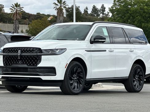 New 2026 Lincoln Navigator Reserve w/ Jet Appearance Package AWD/4WD image 7