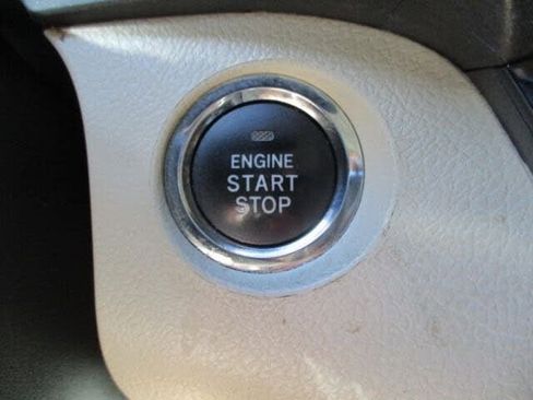 Used 2018 Toyota Sienna XLE image 40