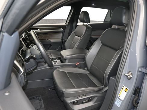 Used 2022 Volkswagen Atlas Cross Sport SEL R-Line image 34