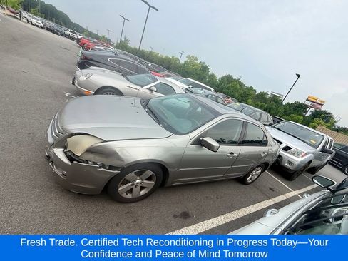 Used 2009 Ford Fusion SE FWD image 2