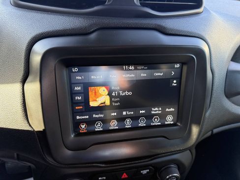 Used 2018 Jeep Renegade Latitude AWD/4WD image 26