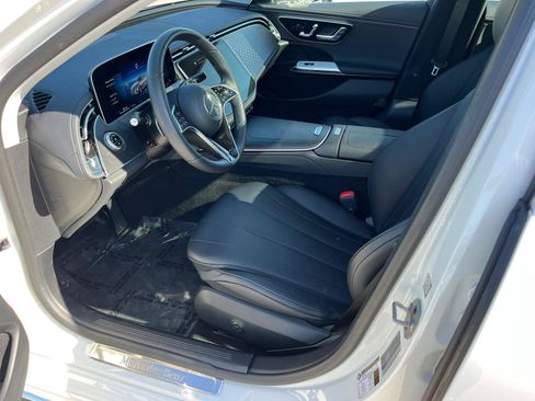 Used 2025 Mercedes-Benz E 350 Sedan image 9