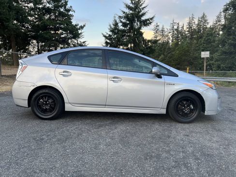 Used 2013 Toyota Prius Two FWD image 4
