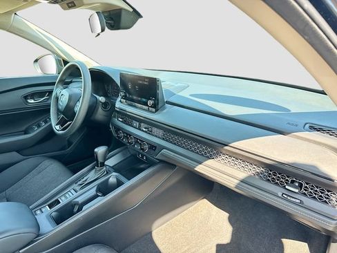 Certified 2025 Honda Accord SE image 33