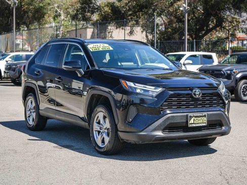 Used 2025 Toyota RAV4 XLE AWD/4WD image 3