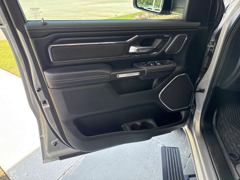 Used 2024 RAM 1500 Laramie AWD/4WD image 12