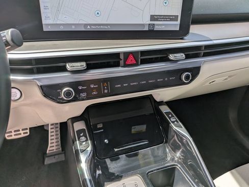 Certified 2025 Kia Sorento SX Prestige AWD/4WD image 29