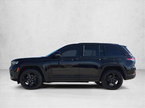 Used 2023 Jeep Grand Cherokee Altitude AWD/4WD image 9
