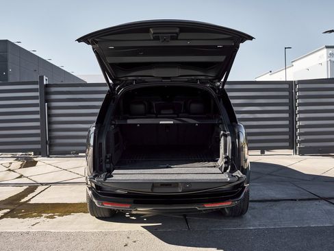 Used 2025 Land Rover Range Rover Long Wheelbase Autobiography image 14
