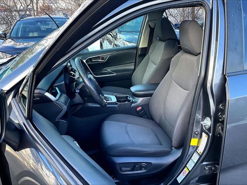 Used 2019 Toyota RAV4 XLE image 8