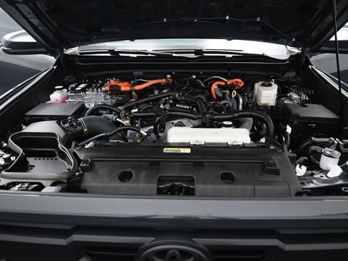 Certified 2025 Toyota Tacoma TRD Off-Road w/ TRD Off Road Upgrade Package AWD/4WD image 39