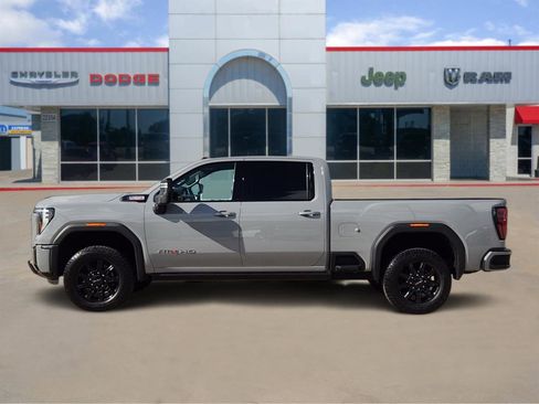 Used 2024 GMC Sierra 2500 AT4 w/ AT4 Premium Plus Package image 3
