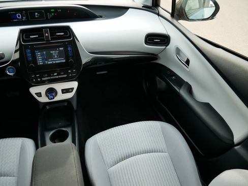 Used 2016 Toyota Prius Two image 11