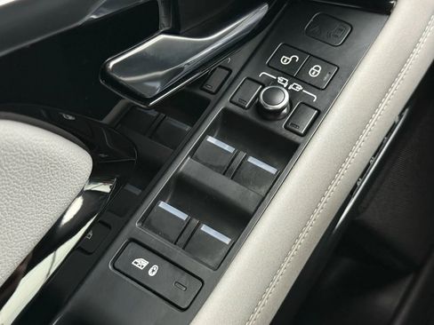 Used 2020 Land Rover Range Rover Evoque SE image 47