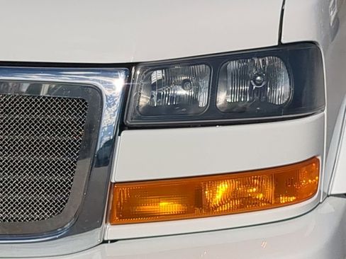 Used 2021 GMC Savana 2500 w/ Enhanced Convenience Package image 18