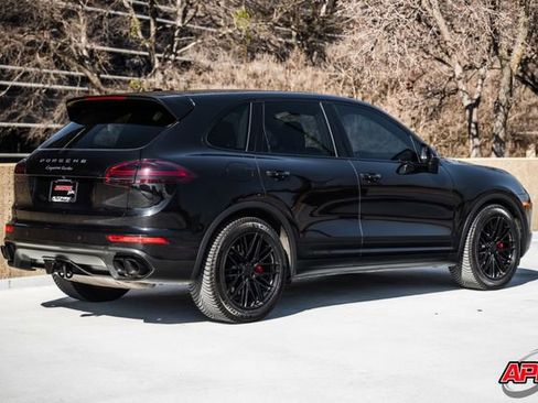 Used 2015 Porsche Cayenne Turbo image 47