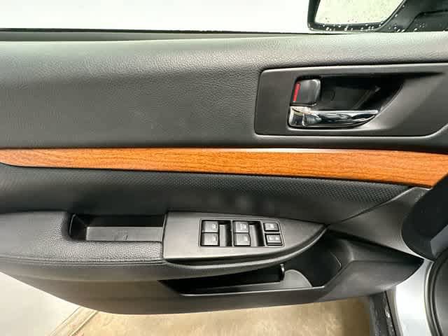 Used 2013 Subaru Outback 2.5i Limited AWD/4WD image 16