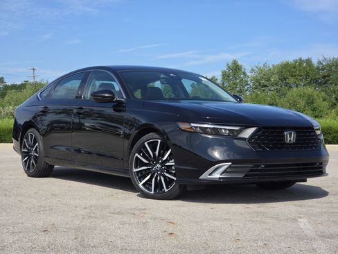 Used 2025 Honda Accord Touring image 2
