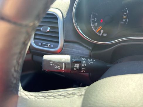 Used 2022 Jeep Grand Cherokee Laredo X image 13