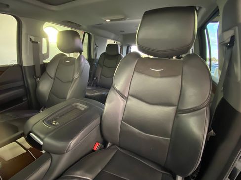 Used 2020 Cadillac Escalade Luxury image 22