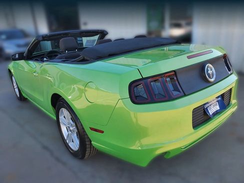 Used 2013 Ford Mustang Convertible RWD image 2