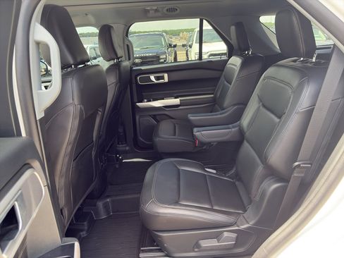 Used 2023 Ford Explorer XLT w/ Equipment Group 202A AWD/4WD image 12