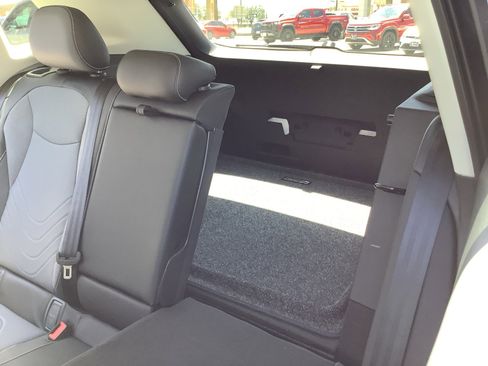 New 2025 Volkswagen Tiguan SE image 23