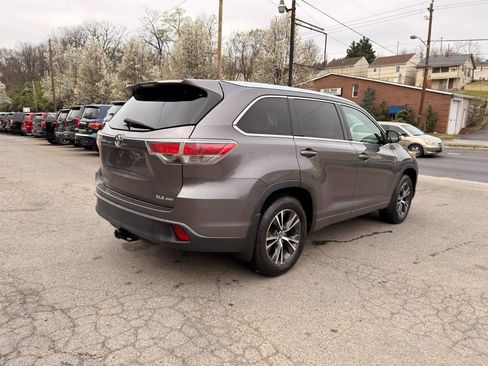 Used 2016 Toyota Highlander XLE image 5