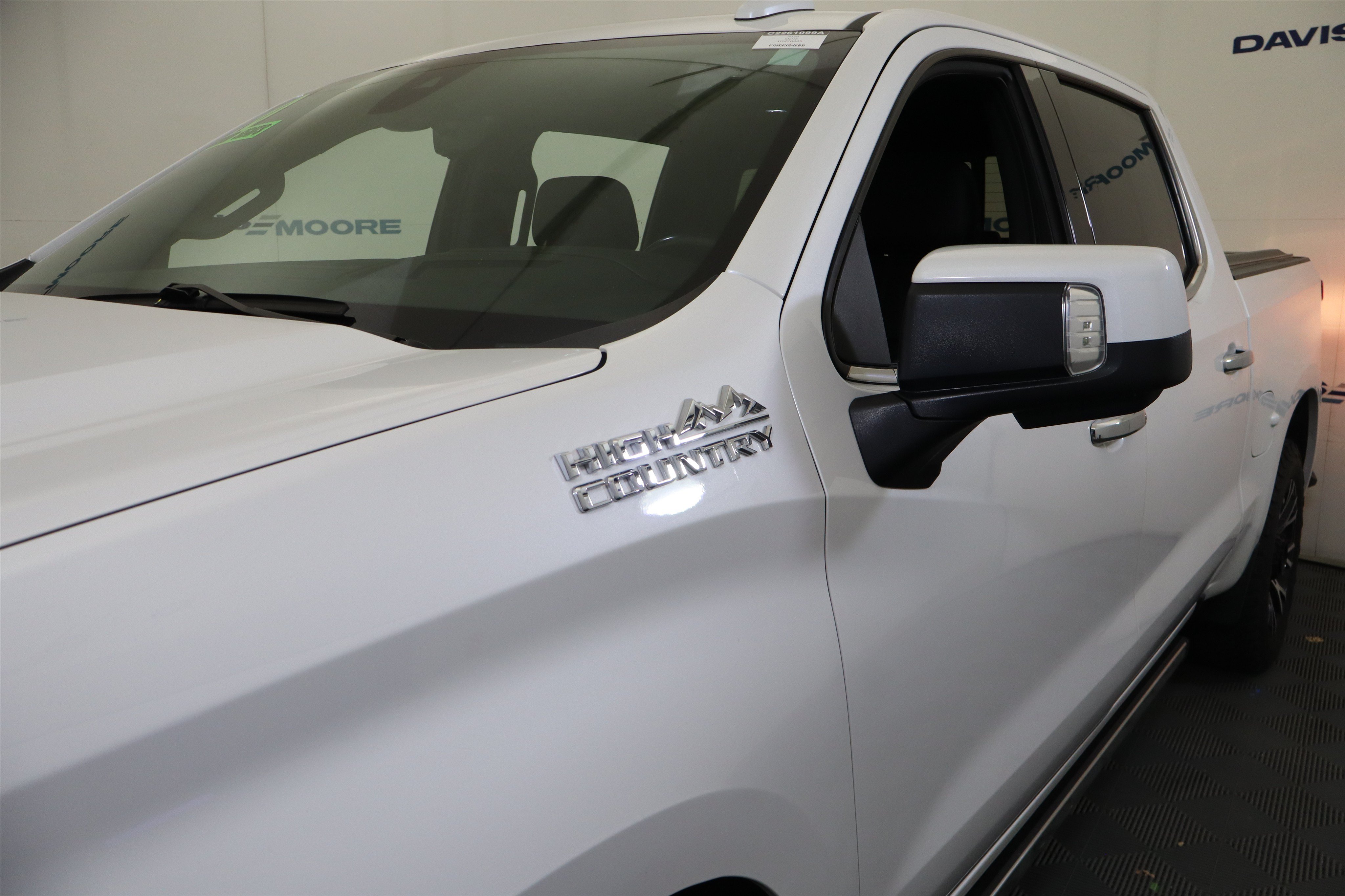 Used 2020 Chevrolet Silverado 1500 High Country w/ Technology Package AWD/4WD image 13
