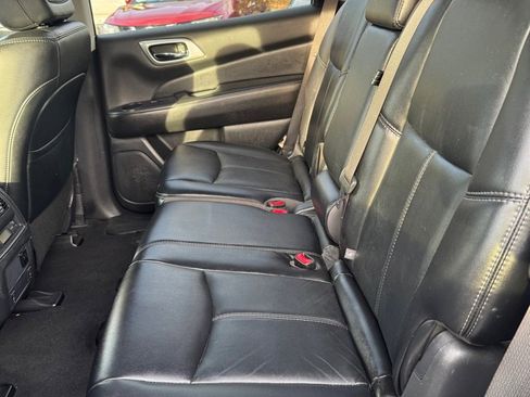 Used 2015 Nissan Pathfinder SL w/ SL Tech Package FWD image 9