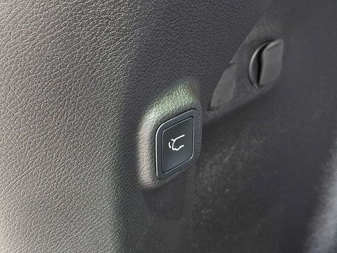 Used 2022 Jeep Cherokee Limited AWD/4WD image 28