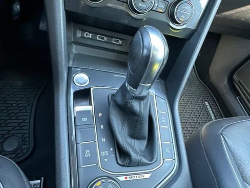 Used 2018 Volkswagen Tiguan SEL Premium AWD/4WD image 36