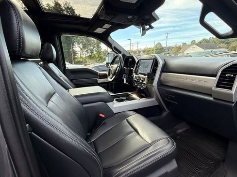 Used 2022 Ford F250 Lariat w/ Black Appearance Package image 16