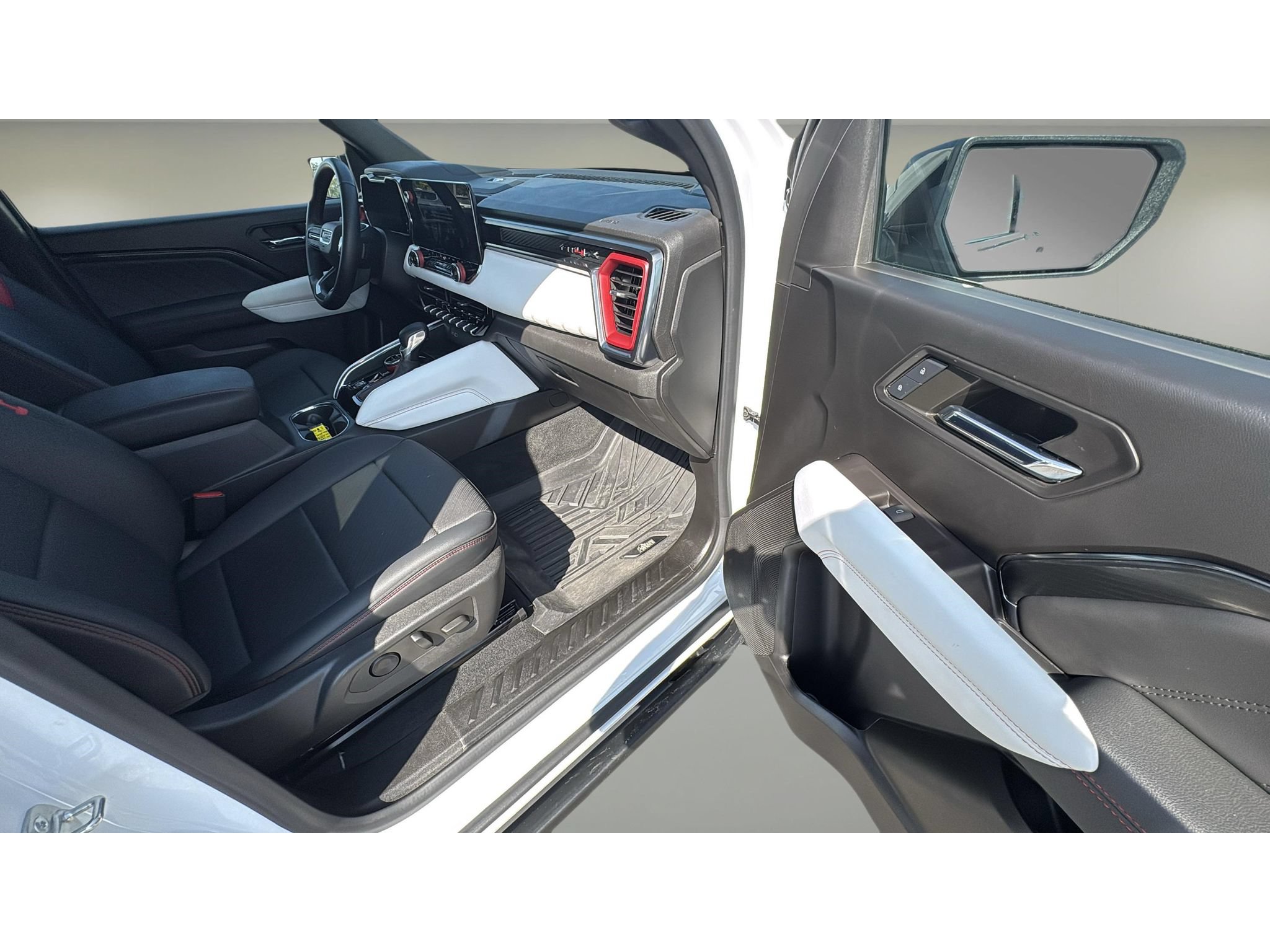 Used 2024 GMC Canyon AT4X w/ AT4X AEV Edition AWD/4WD image 13