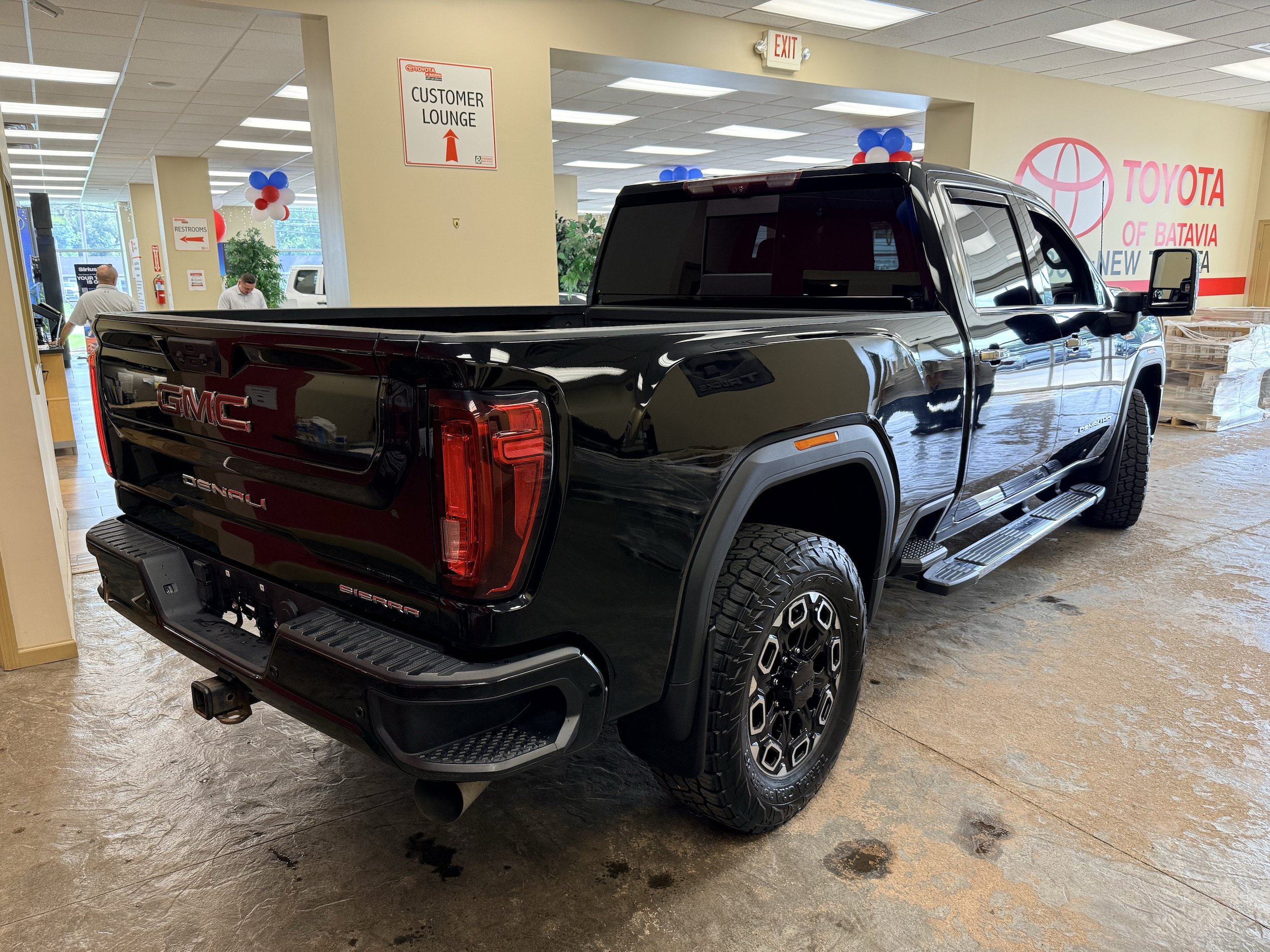 Used 2022 GMC Sierra 3500 Denali w/ Denali Ultimate Package AWD/4WD image 19