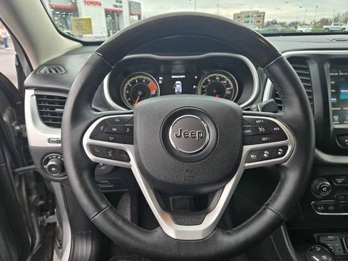 Used 2017 Jeep Cherokee Overland w/ Technology Group image 23