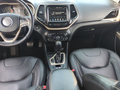 Used 2018 Jeep Cherokee Limited image 19