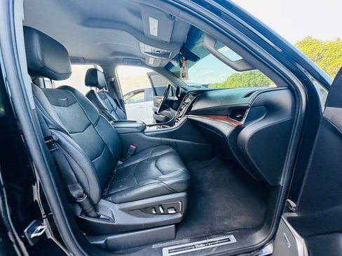Used 2018 Cadillac Escalade 4WD image 26