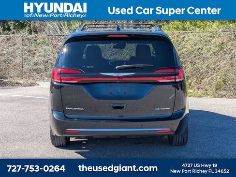 Used 2022 Chrysler Pacifica Pinnacle image 4