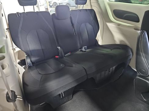Used 2023 Chrysler Voyager LX FWD image 12