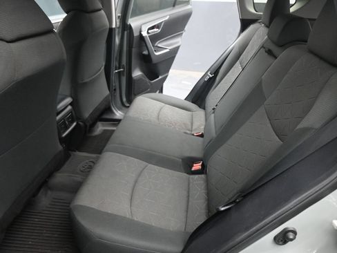 Used 2020 Toyota RAV4 XLE FWD image 15