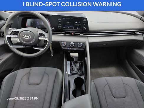 Used 2024 Hyundai Elantra SE FWD image 11
