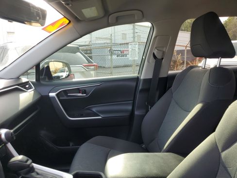 Used 2022 Toyota RAV4 XLE image 18