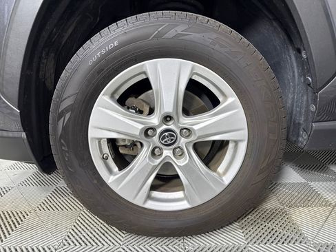Used 2019 Toyota RAV4 XLE w/ Convenience Package image 18