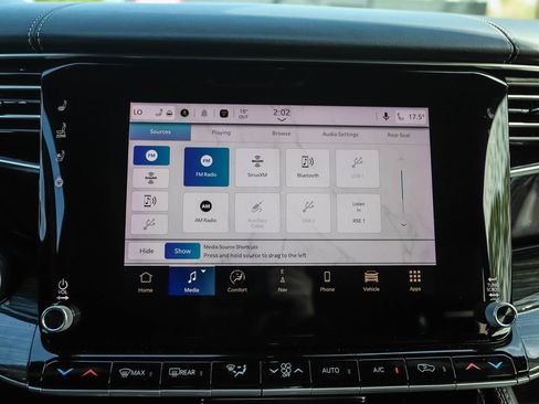 Used 2022 Jeep Wagoneer Series III w/ Premium Group I AWD/4WD image 15