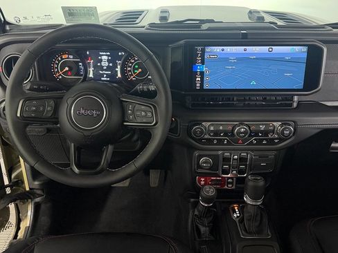Used 2025 Jeep Wrangler Unlimited Rubicon AWD/4WD image 12
