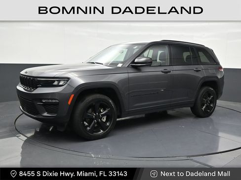 Used 2023 Jeep Grand Cherokee Limited w/ Black Appearance Package image 1