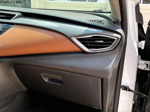 Used 2021 Buick Encore GX Essence image 18